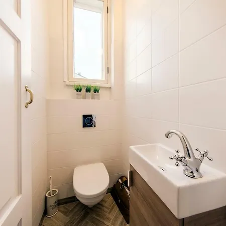 Apartament Modern History