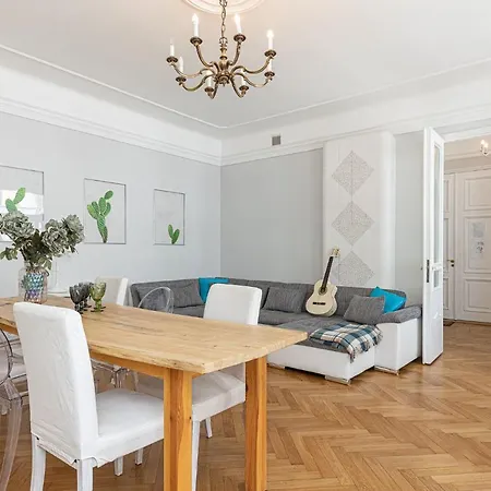 Modern History Apartament *