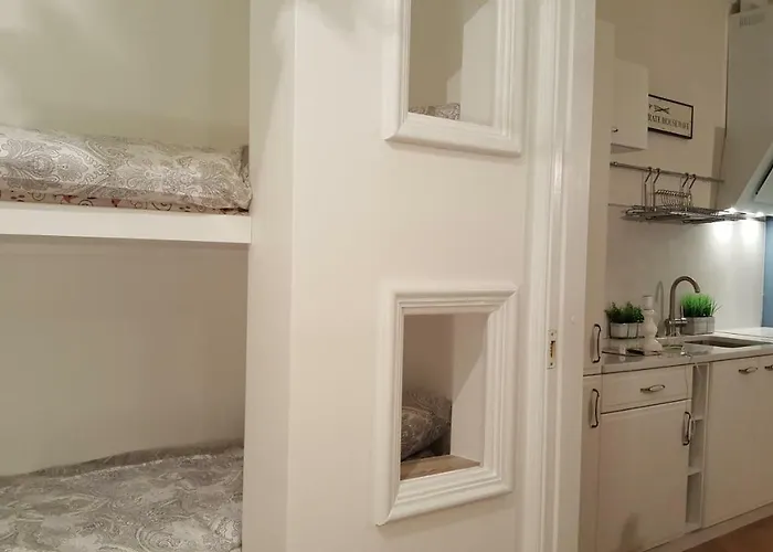 Modern History タリン